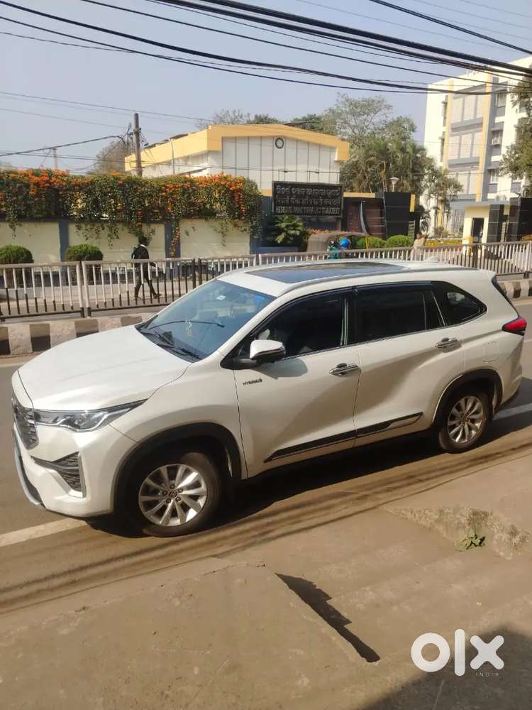 Toyota Innova Hycross 2024 Petrol 46000 Km Driven