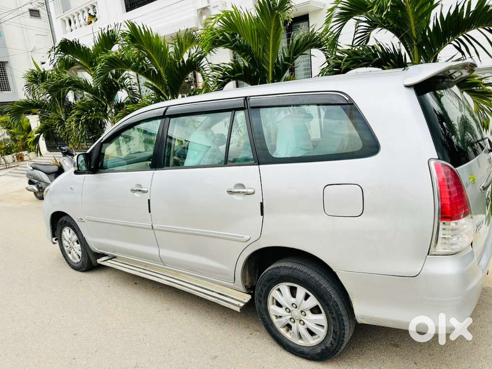 Toyota Innova V Version