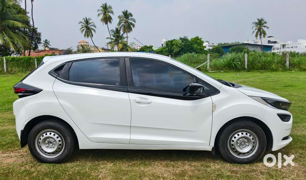 Tata Altroz 1.2 Xm, 2023, Petrol