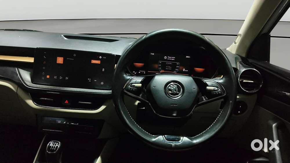Skoda Slavia Style 1.0l Tsi Mt, 2022, Petrol