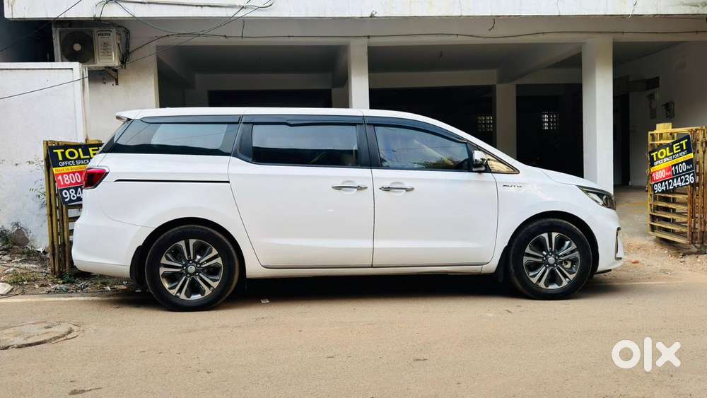 Kia Carnival Premium, 2022, Diesel
