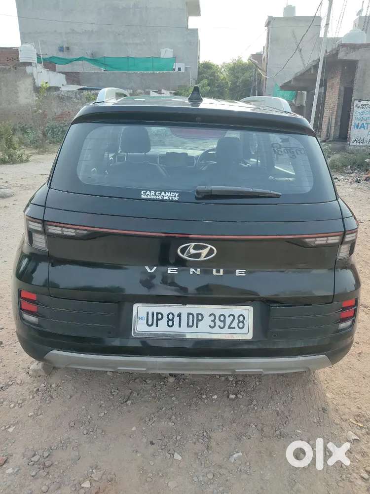 Hyundai Venue Knight 2025 Petrol Manual - 23000 Km