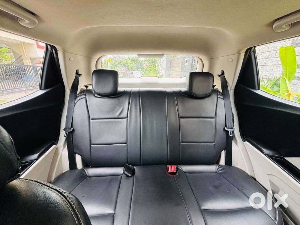Mahindra Xuv300 W6 Amt Diesel, 2023, Diesel