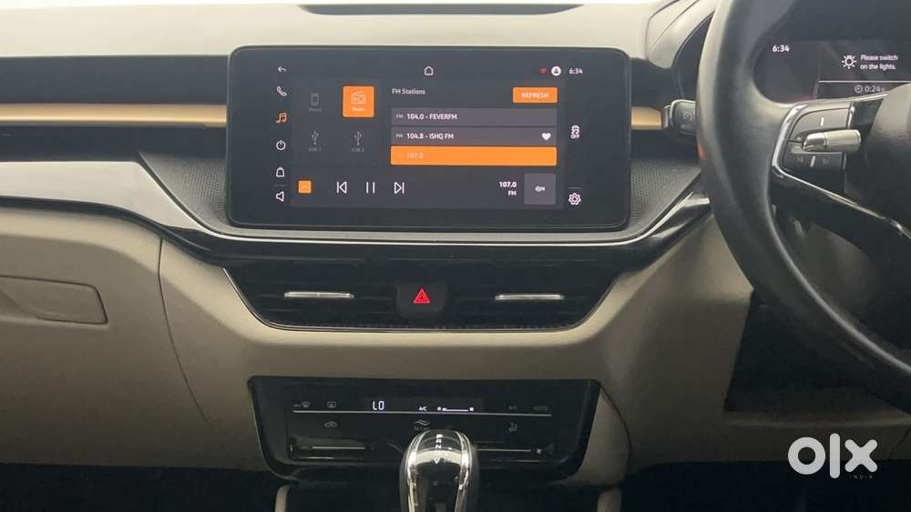 Skoda Slavia Style 1.0l Tsi At, 2022, Petrol