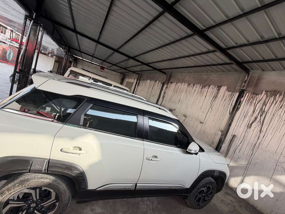 Maruti Brezza Zxi 2024