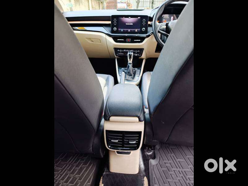 Skoda Slavia Style 1.0l Tsi At, 2023, Petrol