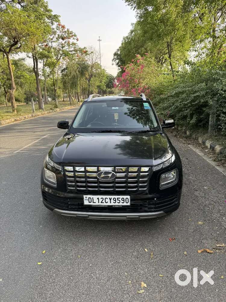 Hyundai Venue 2025 Petrol Well Maintained