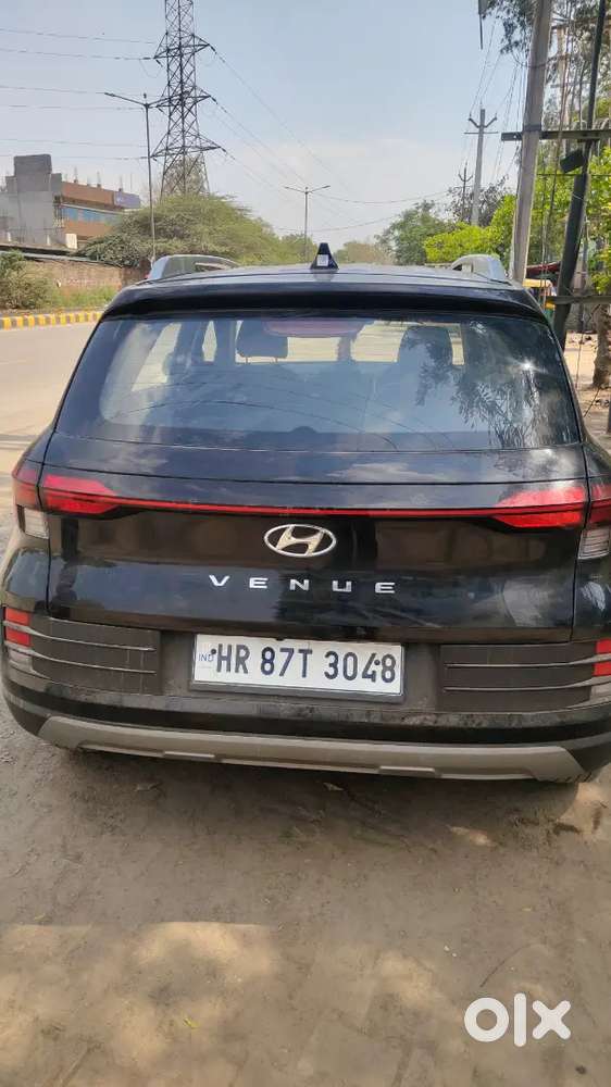 Hyundai Venue 2025 Petrol 7500 Km Driven
