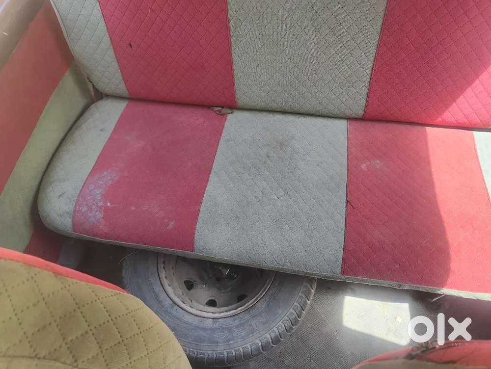 Ecco गाड़ी है 2010 मॉडल,, गाड़ी चालू कंडीशन में है,, एलपीजी चालू है,