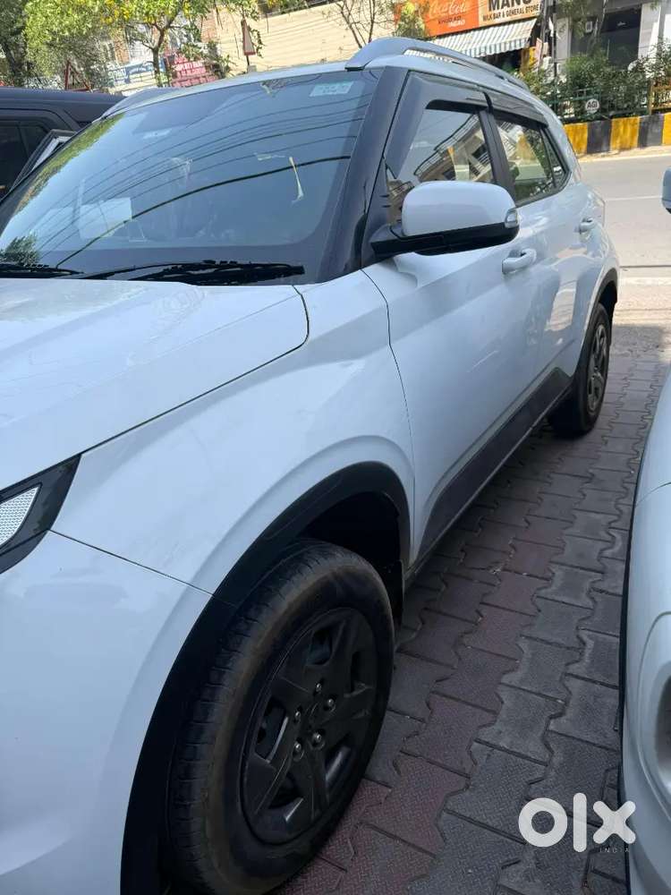 Hyundai Venue 2024 Diesel 22000 Km Driven