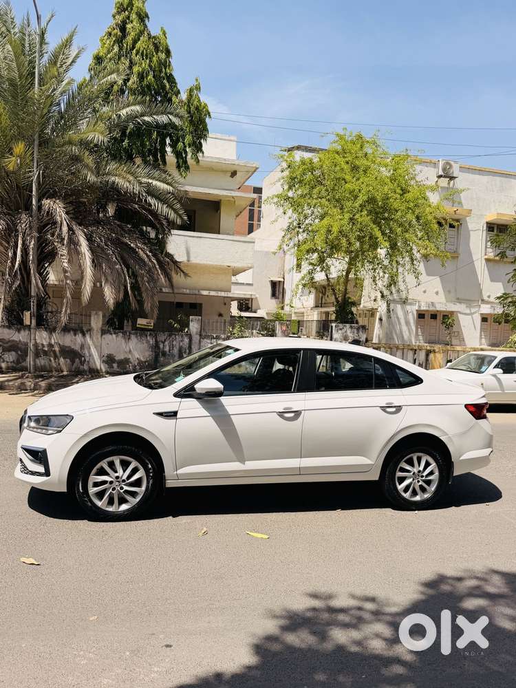 Skoda Slavia Ambition 1.0l Tsi At, 2022, Petrol