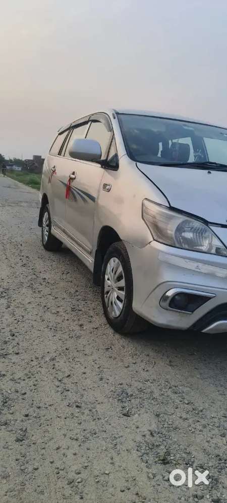 Toyota Innova 2010 Diesel 195685 Km Driven 8 Sitar Sare Pepr Ok Hai