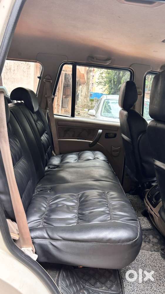 Well-maintained 2013 Mahindra Scorpio Sle 2.2 Mhawk (7-seater)  White
