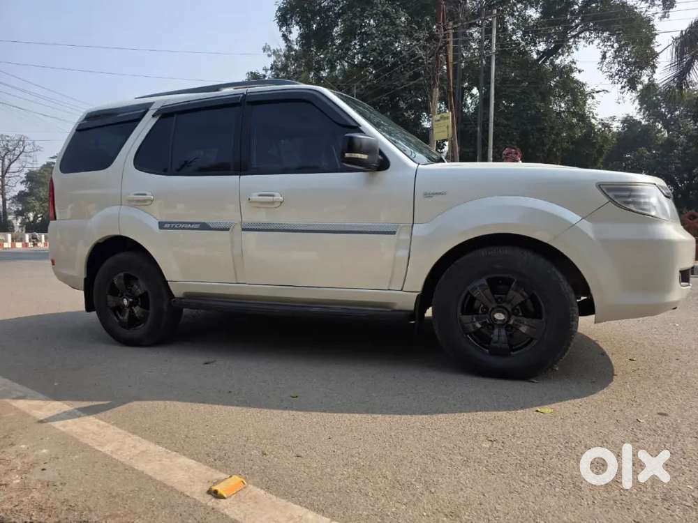 Tata Safari Storme 2016 Petrol Well Maintained