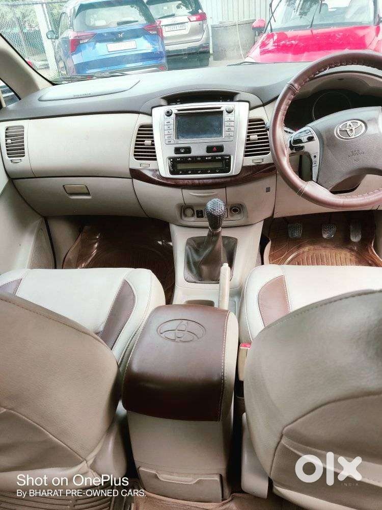 Toyota Innova 2.5 Vx (diesel) 8 Seater Bs Iv, 2012, Diesel