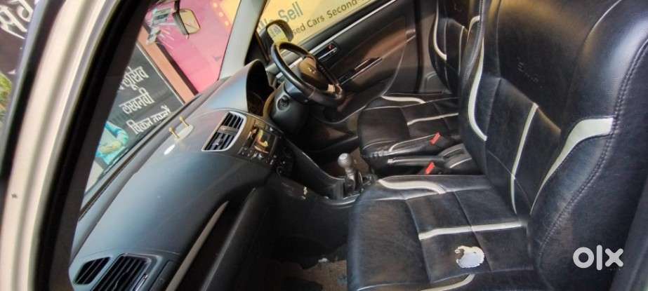 Maruti Suzuki Swift Vxi Optional, 2017, Petrol