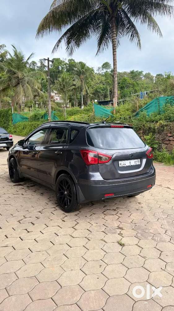 Maruti Suzuki S-cross 2016 Diesel Well Maintained