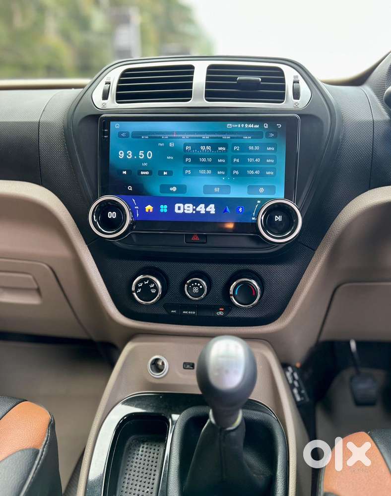 Mahindra Tuv 300 Mhawk100 T8 Dual Tone, 2017, Diesel