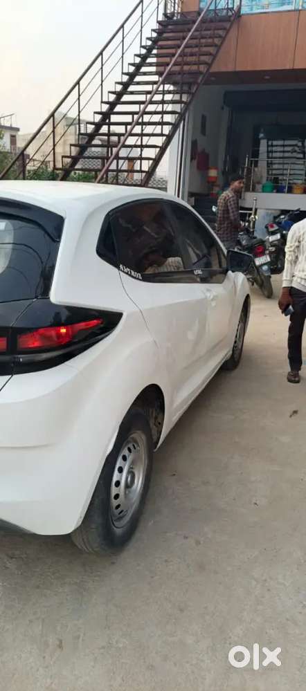 Car Bechna Hai