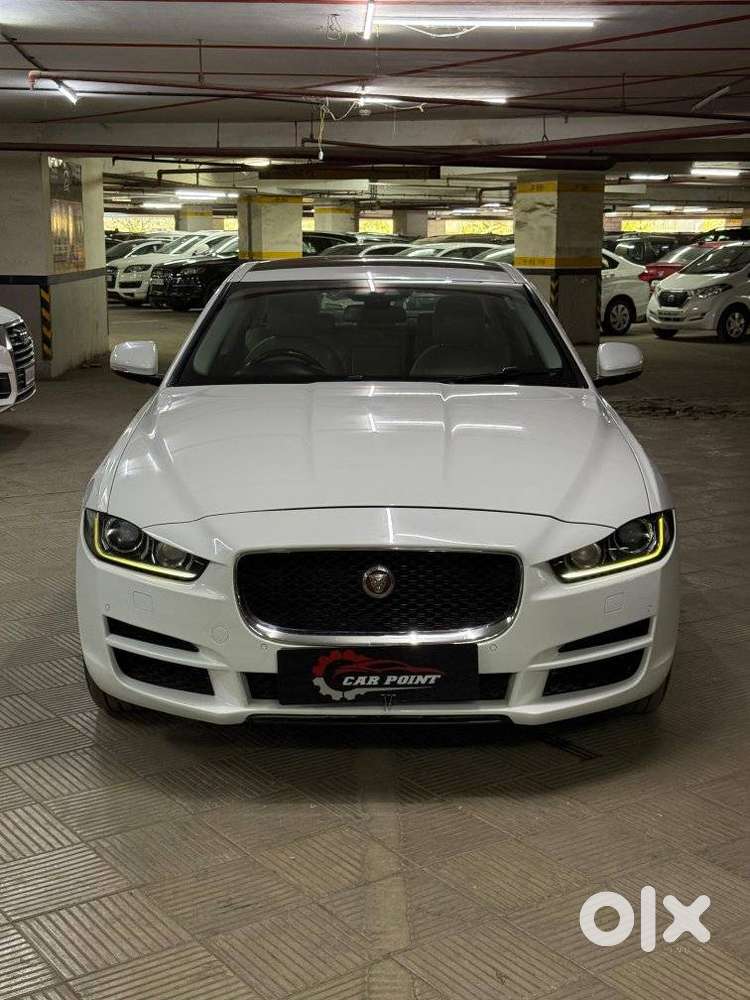 Jaguar Xe Portfolio, 2016, Petrol