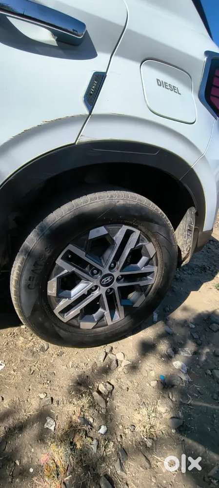 Hyundai Venue 2023 Diesel 22100 Km Driven