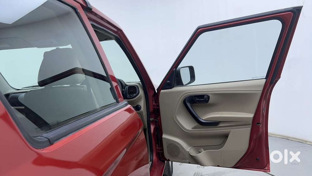 Mahindra Tuv 300 T4 Plus, 2018, Diesel