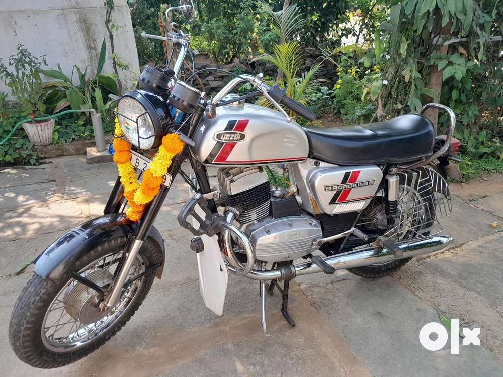 Good condition Yezdi Road king Motorcycles 1753904209