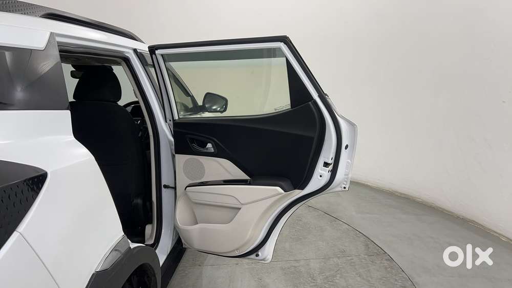Mahindra Xuv 3xo Ax5l 1.2 Petrol At, 2024, Petrol