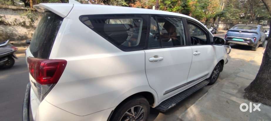 Toyota Innova Crysta 2.4 G Plus Mt 8 Str, 2022, Diesel