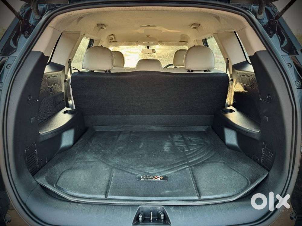 Mahindra Xuv700 2.0 Mx Petrol Mt 5 Str, 2024, Petrol