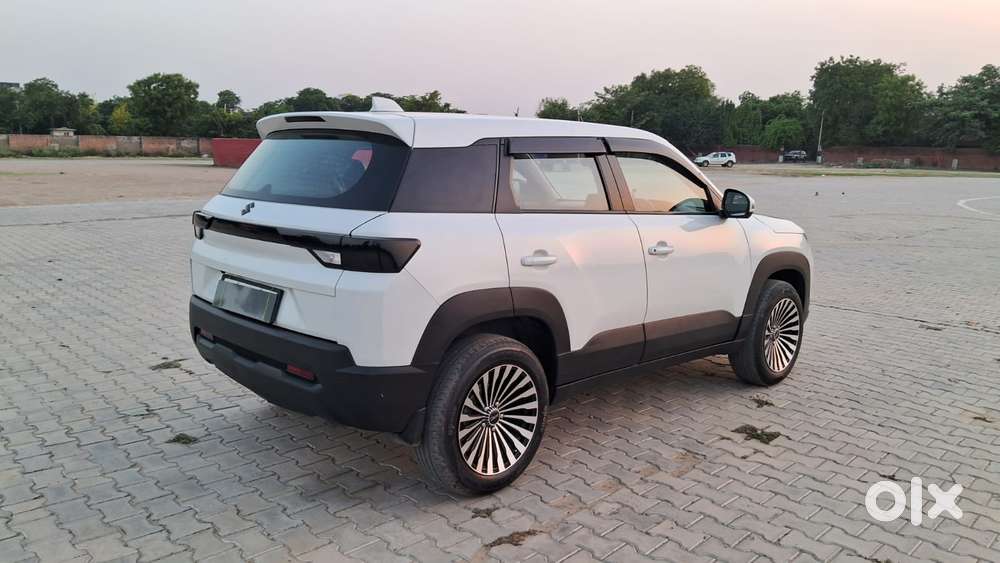 Maruti Suzuki Brezza 1.5 Lxi Smart Hybrid, 2023, Petrol