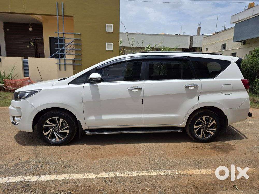 Toyota Innova Crysta 2.4 V 8 Str, 2025, Diesel