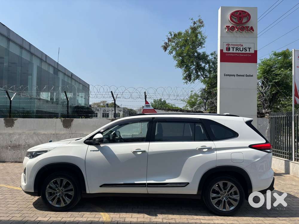 Toyota Innova Hycross 2.0 Zx Hybrid 7 Str, 2024