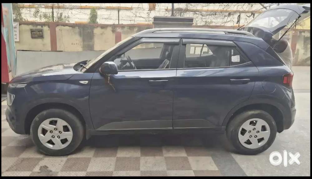 Hyundai Venue 2021 Petrol Well Maintained