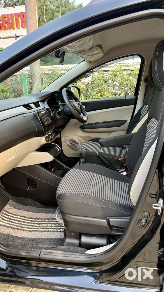 Renault Triber Rxz Easy-r Amt, 2025, Petrol