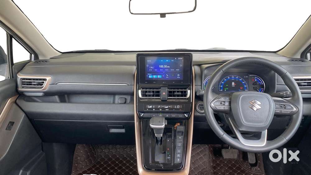 Maruti Suzuki Invicto Zeta Plus 8str, 2023, Petrol