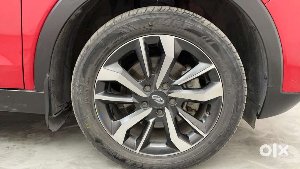 Mahindra Xuv300 1.2 W8 (o) Amt Petrol, 2022, Petrol