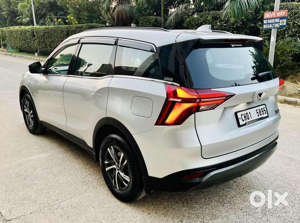 Mahindra Xuv700 2.0 Ax 5 Petrol Mt Str, 2023, Petrol