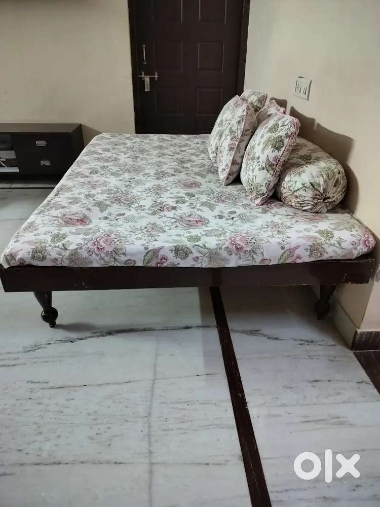 Diwan with mattress ( 4 feet by 6 feet)