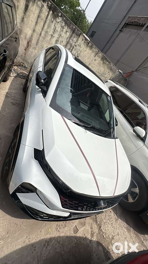 Tata Curvv Creative 1.2 Revotron Petrol 6mt, 2025, Petrol