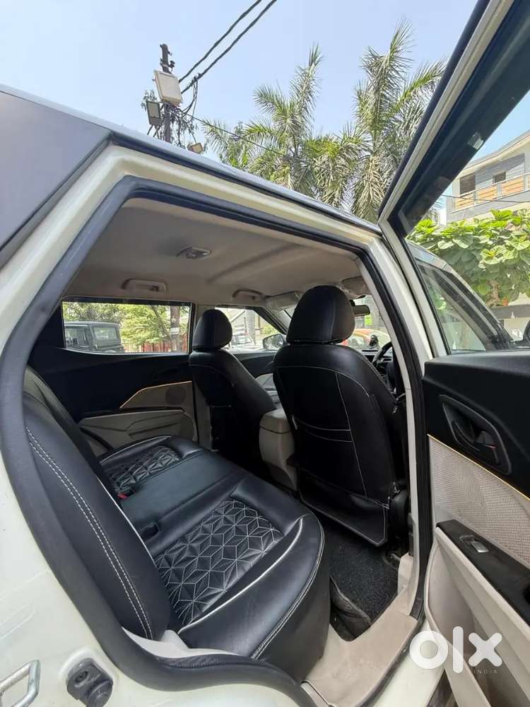 Alloys,ambient Lightings,seat Covers Screen And White Headlights