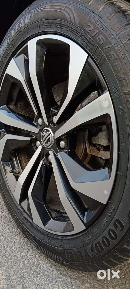 Mg Hector Plus Savvy Pro 1.5 Turbo Petrol Cvt 7 Str Dual Tone, 2025,..