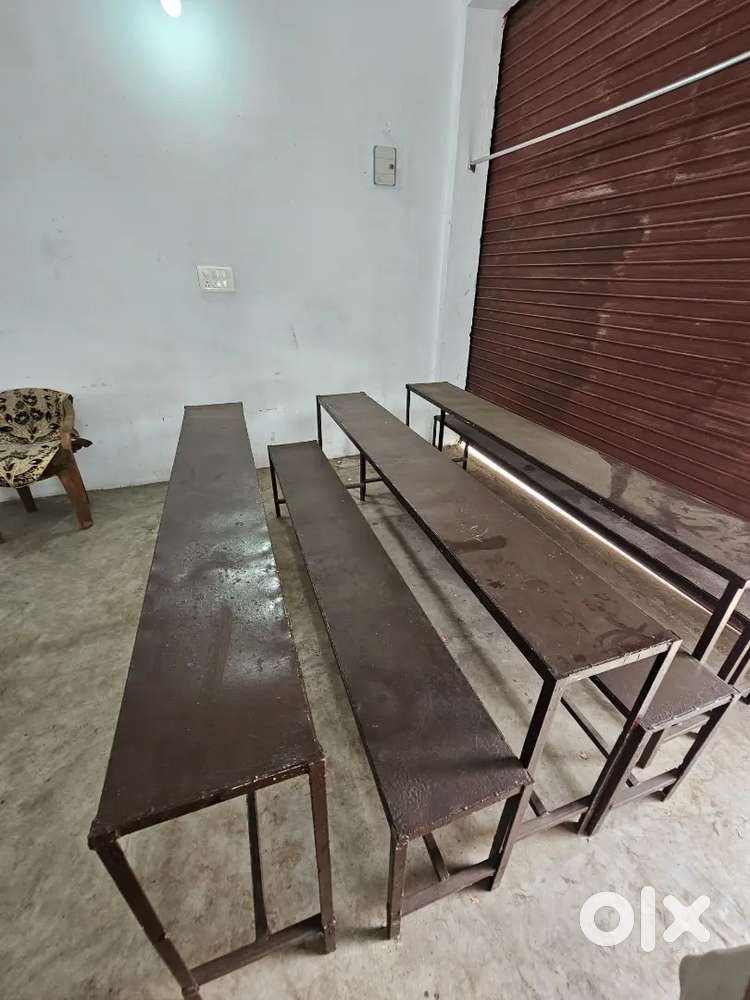 4 bech and 4 table