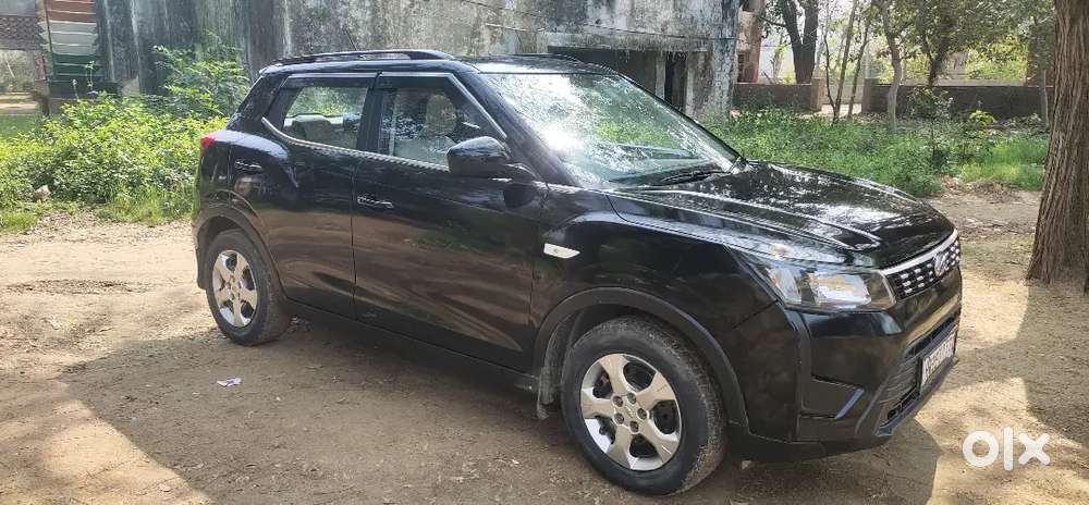 Mahindra Xuv300 W6 Petrol October 2021 Sunroof
