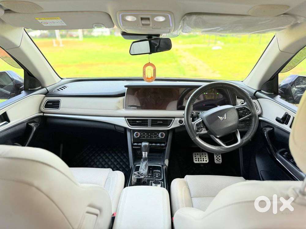 Mahindra Xuv700 2.2 Ax 7 Diesel At Luxury Pack Str, 2022, Diesel