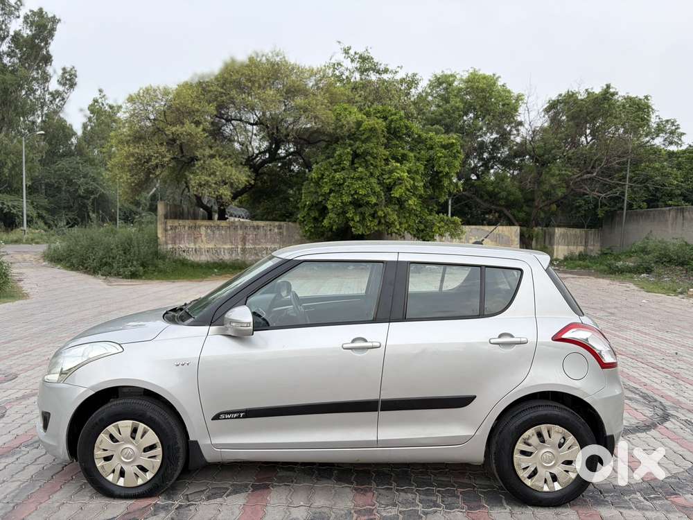 Maruti Suzuki Swift Vxi With Abs, 2012, Petrol