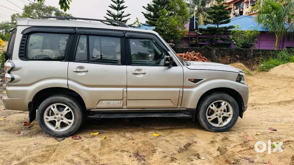 Mahindra Scorpio 2016 October Diesel Manual 95000 Km