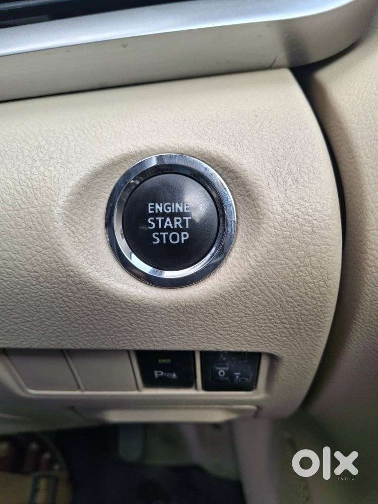 Toyota Yaris V Cvt, 2018, Petrol