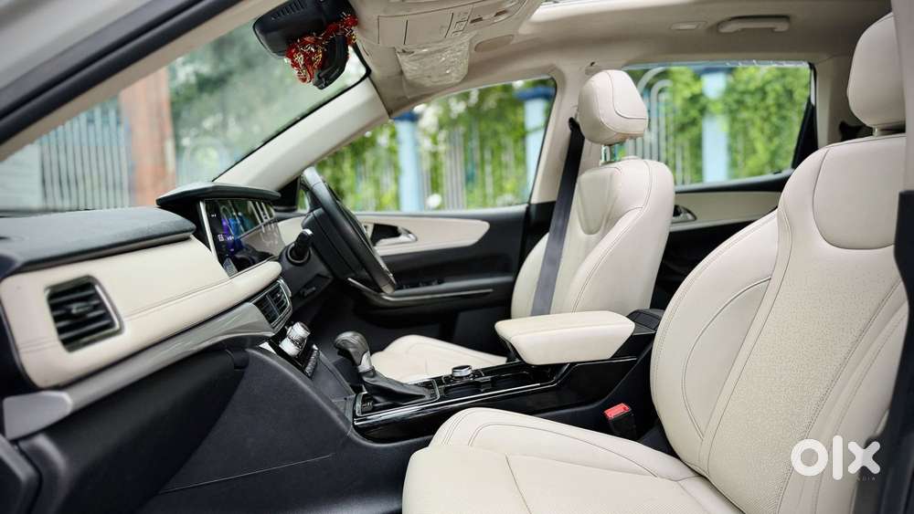 Mahindra Xuv700 2.2 Ax 7 Diesel At Luxury Pack Str, 2024, Diesel