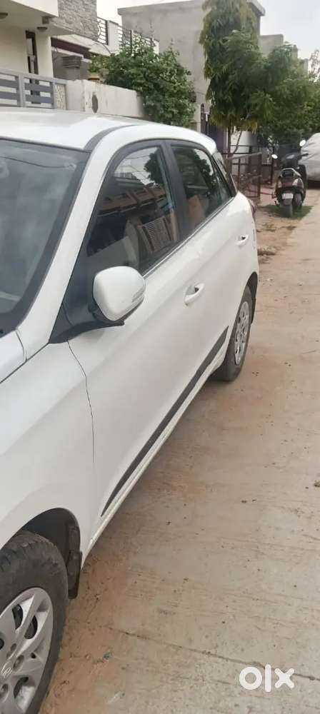 Hyundai Elite I20 2017 Petrol 40000 Km Driven